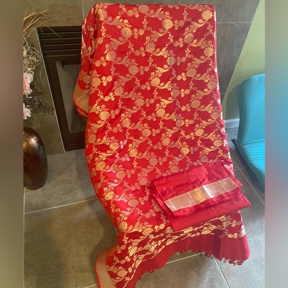 Handloom Cutwork Red Benarasi silk Saree With Bp - Picture 4 of 7
